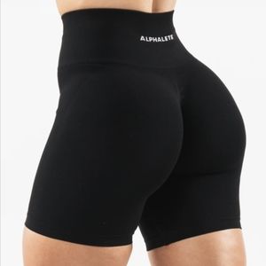 Alphalete Amplify 6.5in Shorts in Black